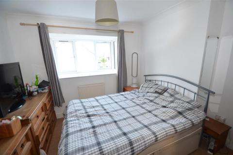7 Pine Close, Helston, TR13 8QG