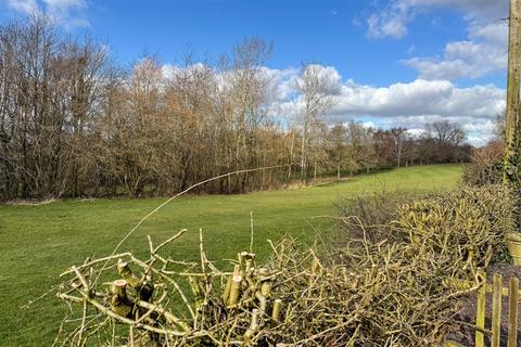 2 bedroom cottage for sale, Ashby Road East, Burton-On-Trent DE15