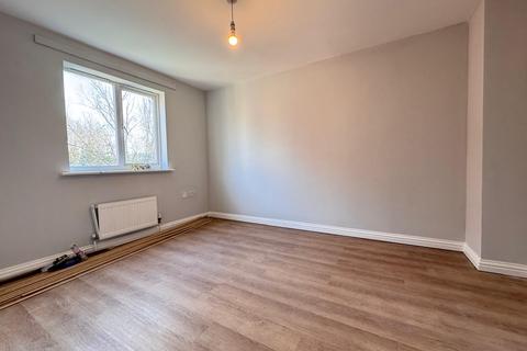 4 bedroom end of terrace house to rent, Crowfoot Close, London SE28