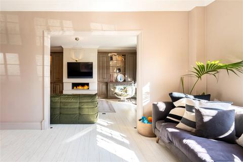 9 Heath Close, London, NW11 7DS