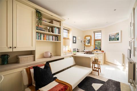 9 Heath Close, London, NW11 7DS