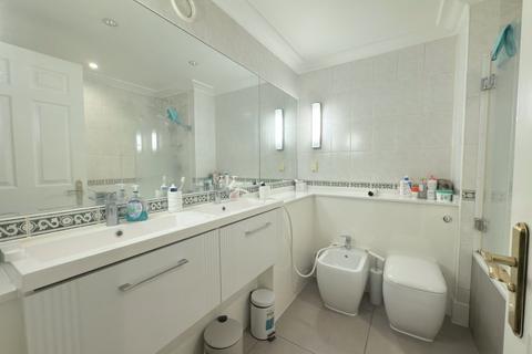 2 bedroom flat to rent, Regent Court, 29A Wrights Lane, London, W8 5SJ