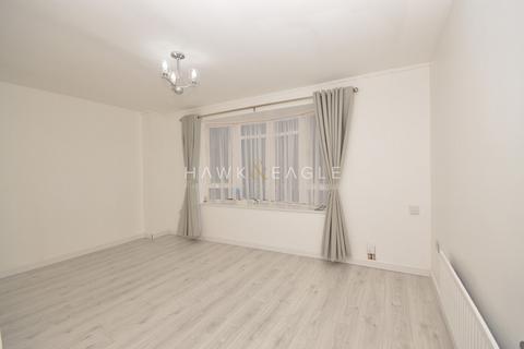 3 bedroom maisonette to rent, Margaret Bondfield Avenue, Barking, Essex. IG11