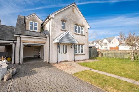 3 bedroom semi-detached house to rent, Strathyre Walk, Dundee DD5