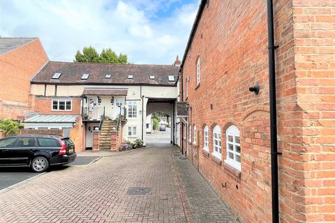 2 bedroom barn conversion to rent, Tanners Courtyard, West Street, Warwick