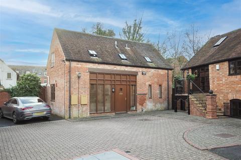 2 bedroom barn conversion to rent, Tanners Courtyard, West Street, Warwick