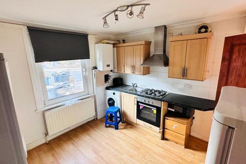 2 bedroom maisonette to rent, Byron Road, Wealdstone HA3