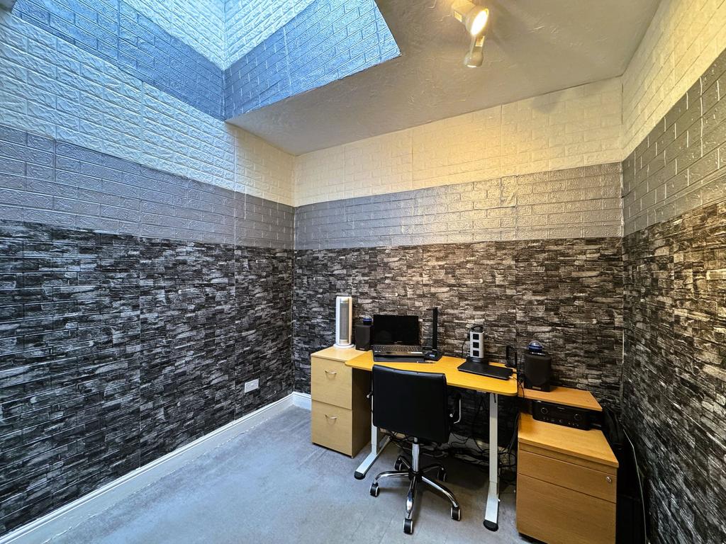 Bedroom /Office