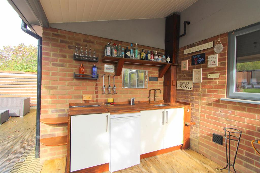 Garden bar area.JPG