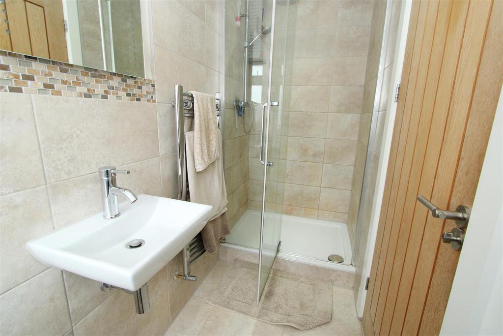 Ensuite.JPG