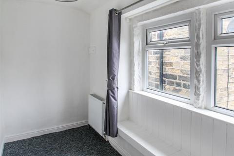 2 bedroom house to rent, High Street, Wibsey, Bradford