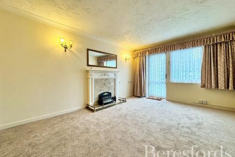 1 bedroom apartment for sale, Fentiman Way, Hornchurch, RM11