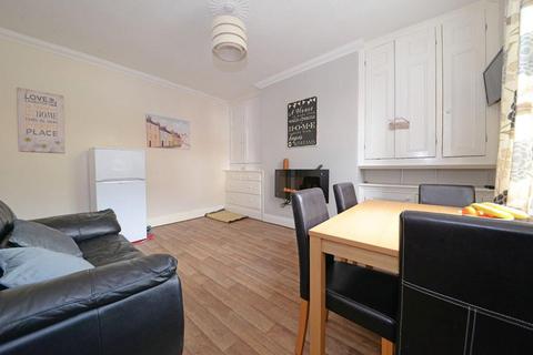 3 bedroom terraced house for sale, South View, Cross Hills,