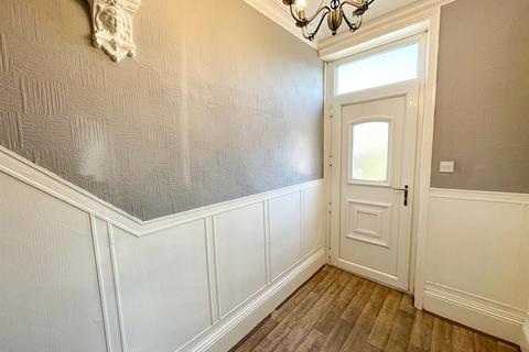 3 bedroom terraced house for sale, South View, Cross Hills,