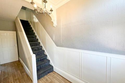 3 bedroom terraced house for sale, South View, Cross Hills,