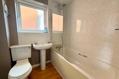 2 bedroom terraced house to rent, Blandford Close, Stoke-On-Trent ST3