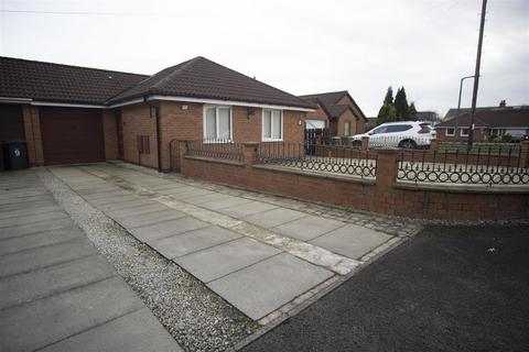 2 bedroom semi-detached bungalow to rent, 2 Beds Bungalow to Let on Cliffe Court, Preston