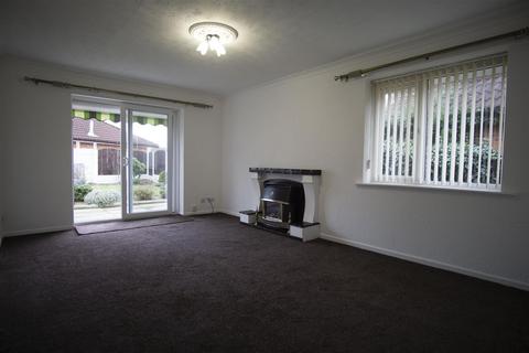 2 bedroom semi-detached bungalow to rent, 2 Beds Bungalow to Let on Cliffe Court, Preston