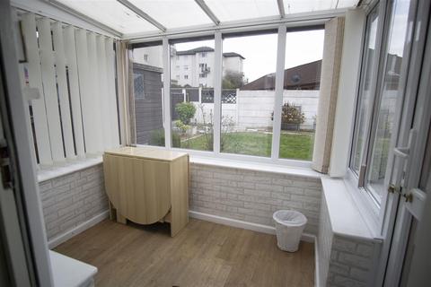 2 bedroom semi-detached bungalow to rent, 2 Beds Bungalow to Let on Cliffe Court, Preston