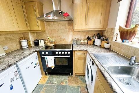 2 bedroom end of terrace house for sale, Wood Street, Steeton,