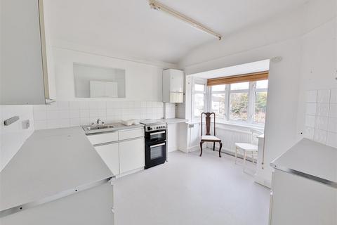 2 bedroom flat to rent, Pall Mall, Leigh On Sea, Essex