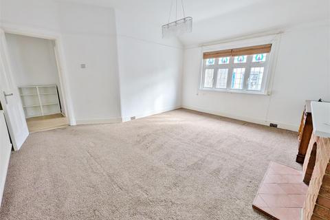 2 bedroom flat to rent, Pall Mall, Leigh On Sea, Essex