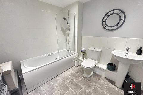 2 bedroom apartment for sale, Lawnhurst Avenue, Wythenshawe, Manchester