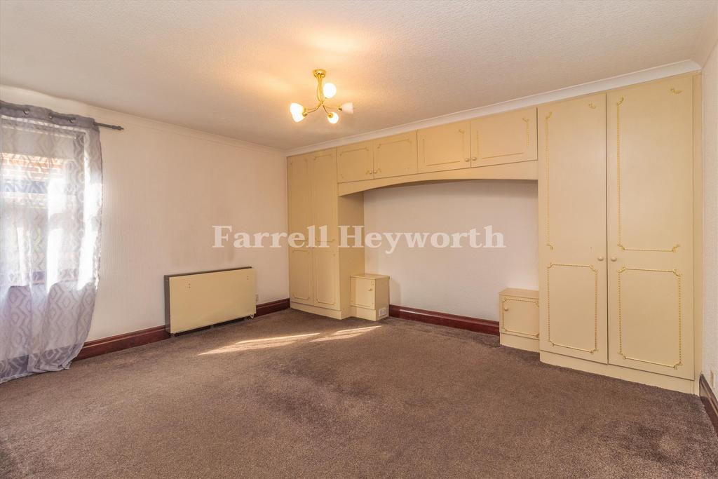 Bedroom 1 image 2