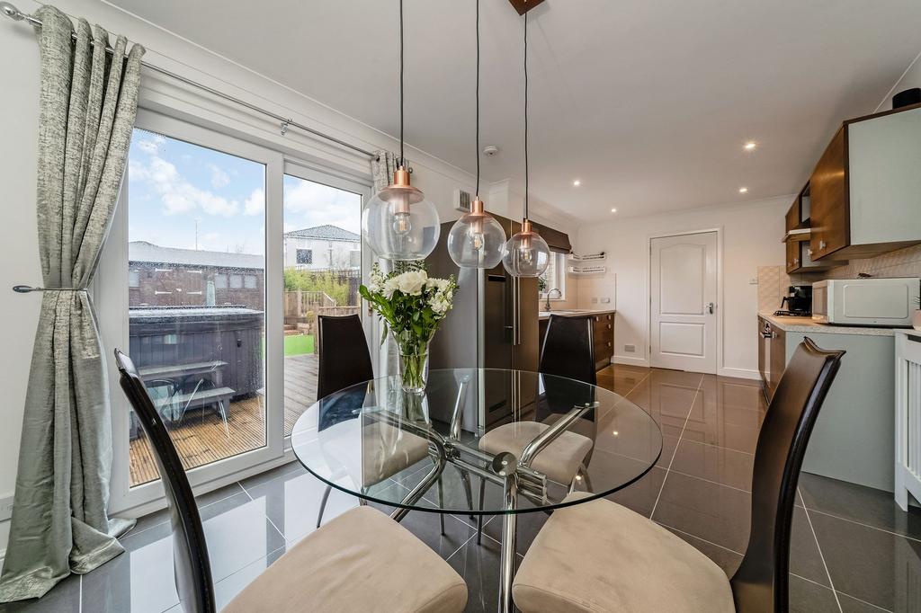 Kitchen/Dining Area