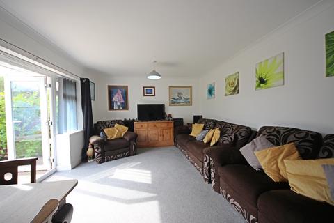 3 bedroom bungalow to rent, Grove Road East, Christchurch,