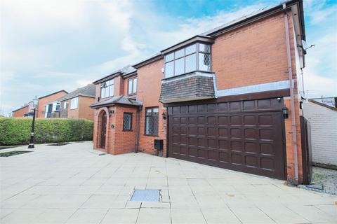 4 bedroom detached house for sale, Darnton Road, Ashton-Under-Lyne OL6