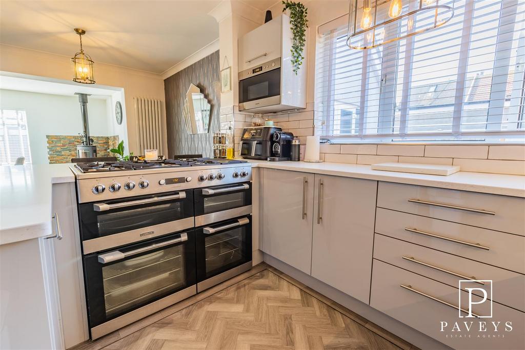 Kitchen breakfast room