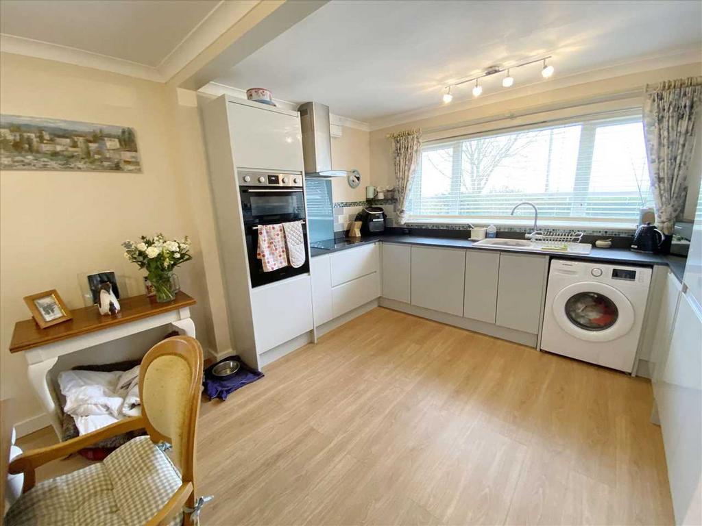 Dining Kitchen: