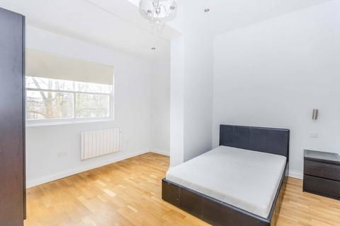 Studio to rent, Woodchurch Road, South Hampstead, London, NW6