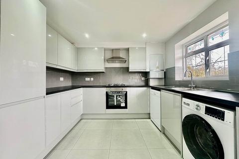 4 bedroom terraced house to rent, Tewkesbury Terrace, Bounds Green, London N11