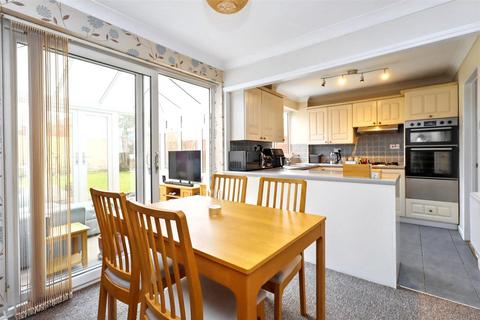 3 bedroom link detached house for sale, Modern family home in central Clevedon cul-de-sac