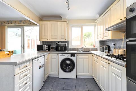 11 Bay Tree Road, Clevedon, BS21 6JP