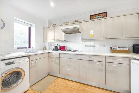 2 bedroom flat for sale, Ashley Gardens, Shalford, Guildford