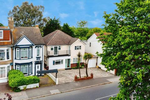 5 bedroom detached house for sale, London Road, Benfleet, SS7 2