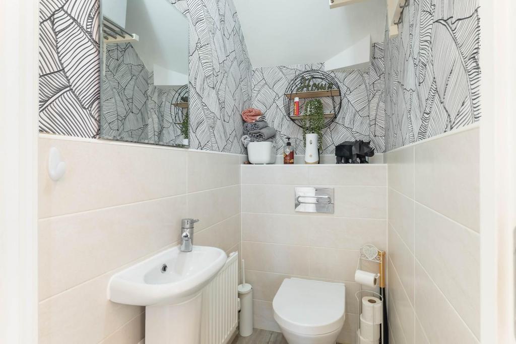 Cloakroom/wc