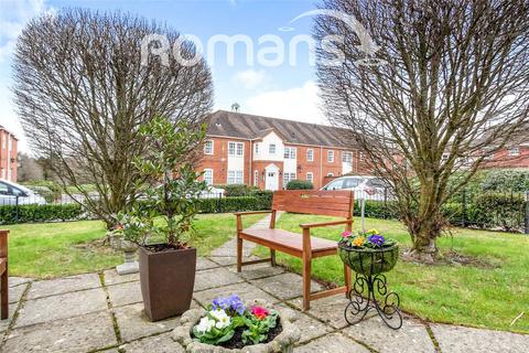 3 Calcott Park, Yateley, GU46 6JJ