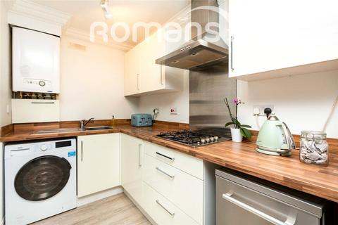 3 Calcott Park, Yateley, GU46 6JJ