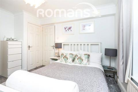 3 Calcott Park, Yateley, GU46 6JJ
