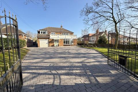 5 bedroom detached house for sale, Lodge Hill, Tutbury DE13