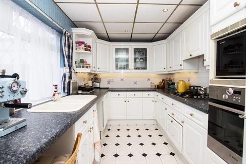 3 Kings Drive, Hoddlesden, Darwen, BB3 3RB