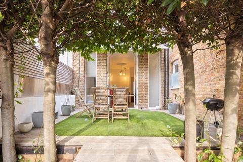 2 bedroom flat for sale, Greencroft Gardens, South Hampstead NW6