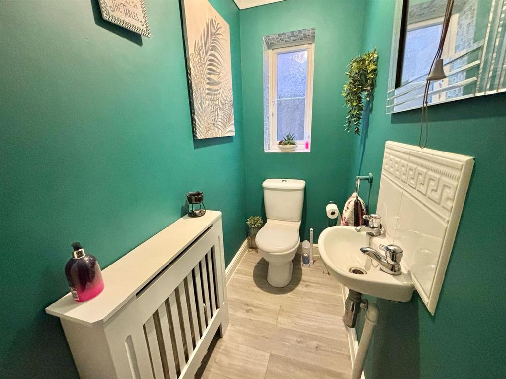Cloakroom (WC)