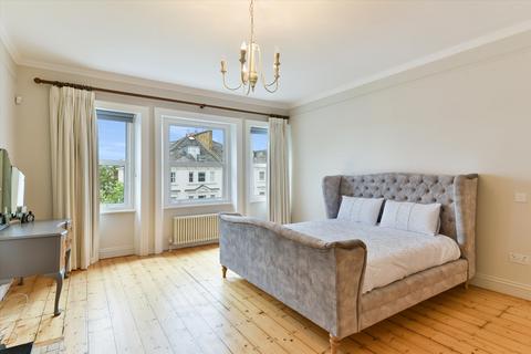 3 bedroom flat to rent, Belsize Park Gardens, London, NW3