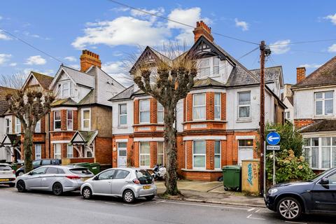 1 bedroom flat to rent, Cheriton Road, Folkestone, CT20