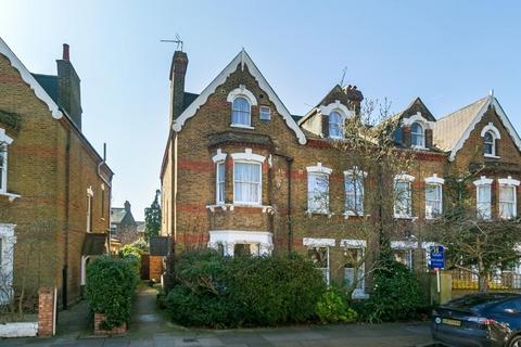 6 Priory Road, Richmond, TW9 3DF